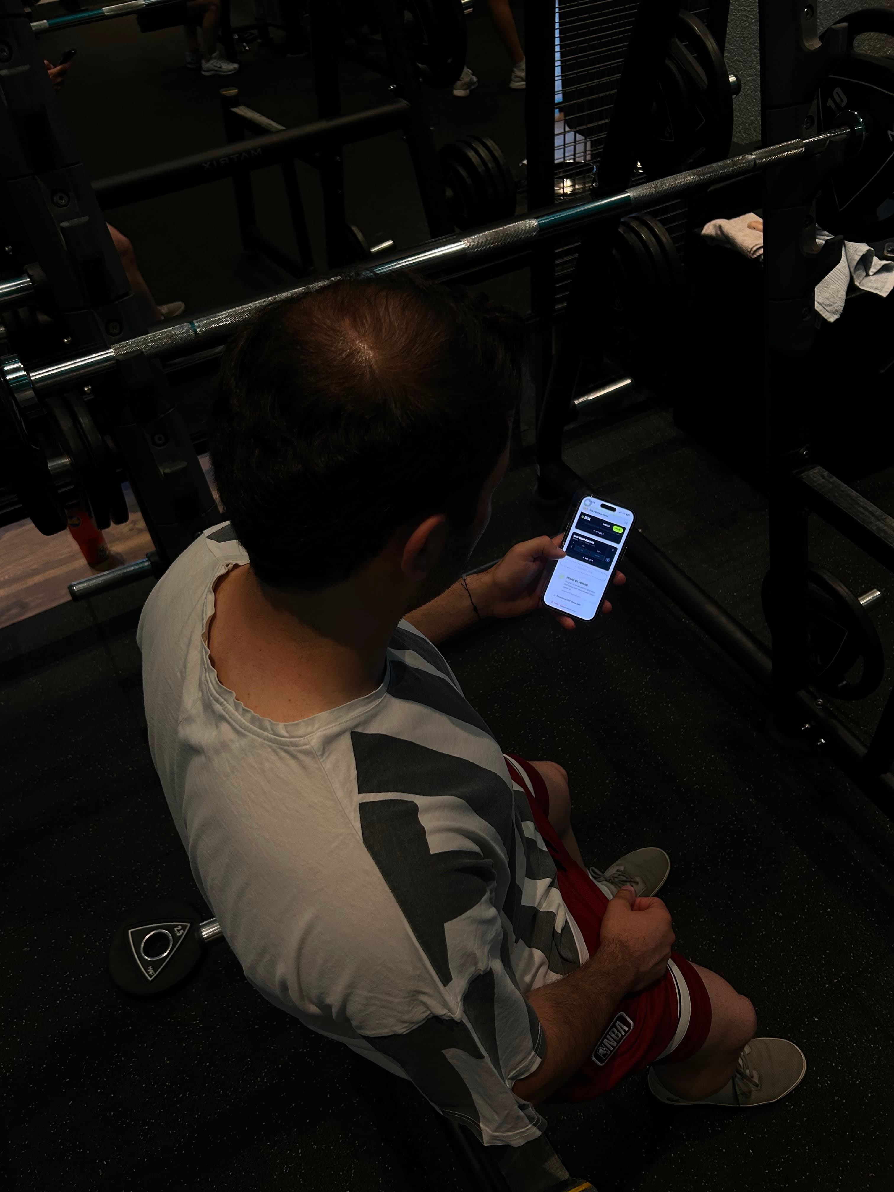 Thanks to the tracker, I can consistently keep track of my workouts and progress. Seeing my improvements is really motivating.